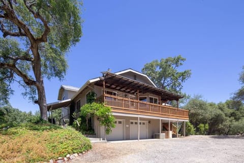 Driveway/Parking area