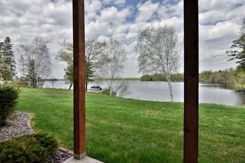 Walk out patio to the lake!!