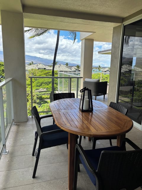 New lanai dining table and chairs. Breakfast with an ocean view!
