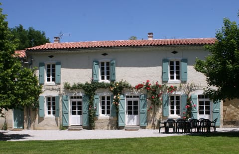 Tarn farmhouse with roses round the doors.