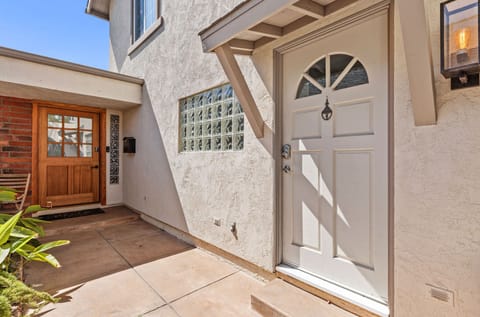 Private entrance to unit