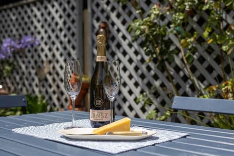 Arendon Cottage LR-25