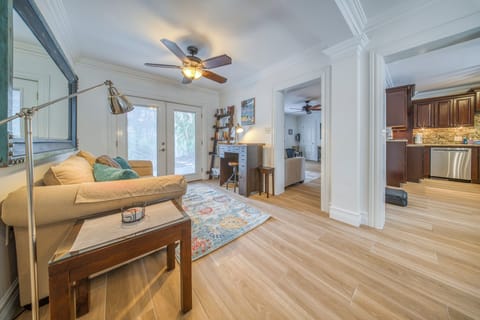 Bonus sitting room, a peaceful space for reading or relaxation.