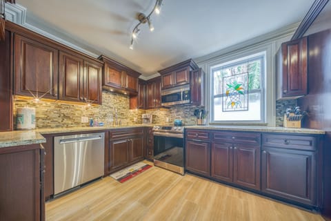 It's a joy to prepare meals in this well-outfitted kitchen.