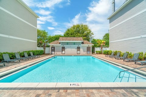 Large 40ft x 30ft Pool