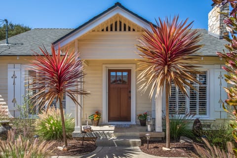 Welcome to Bungalow by the Sea! Pacific Grove Vacation Rental