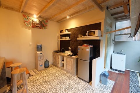 kitchen for  traveler, less thank your home kitchen !