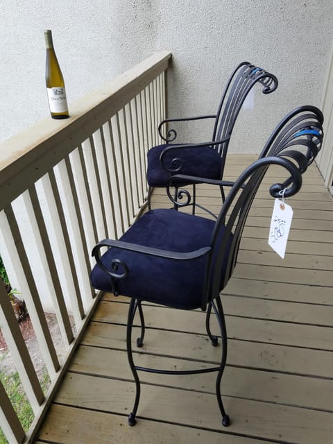 2nd floor balcony for drinks and a spectacular view!