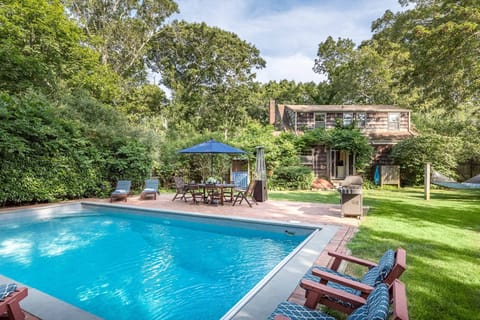 pool, loungers, outdoor dining, house