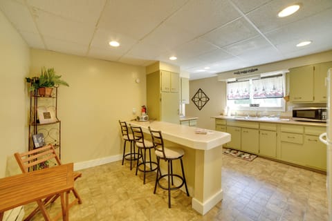 Kitchen | Cooking Basics | Dining Area | Dishes & Flatware Provided