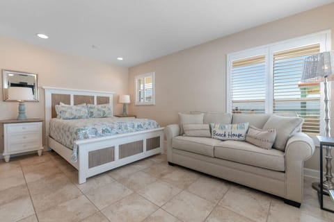 Living/Sleeping Area