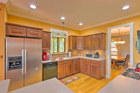 Kitchen | Fully Equipped