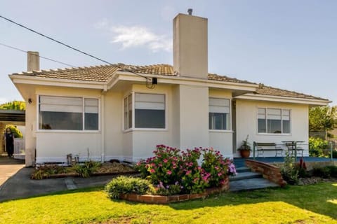 Beautiful, relaxing, spacious Gippsland Lakes Retreat.