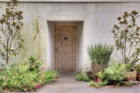 Welcome to the Farmhouse at Butterfly Red Hill.