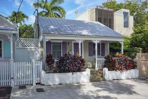 Picturesque Conch Cottage