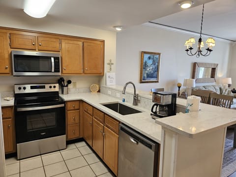 kitchen oven, microwave & dishwasher