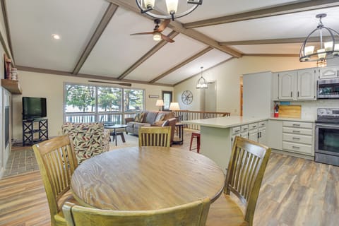 Kitchen & Dining Area | Dishware/Flatware