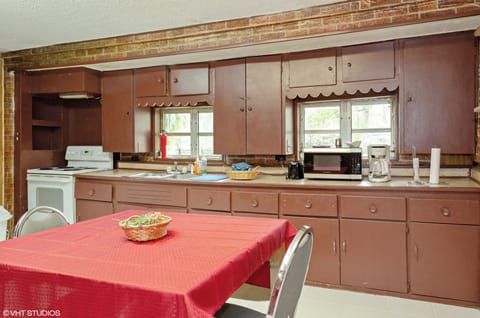 Sister's Kitchen - All Original! 