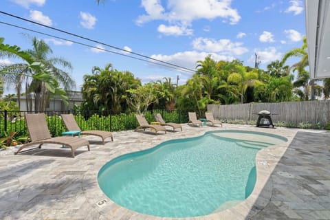 Newly refinished swimming pool; Tropical lanscape; Sun Loungers 
