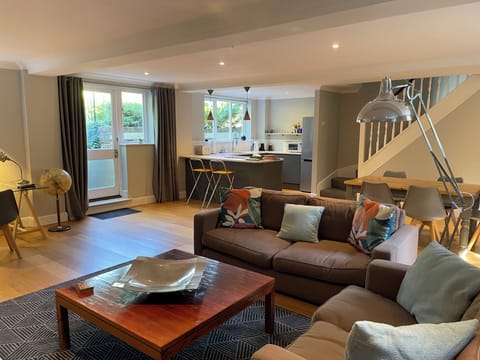 Huge, open plan living room (8.6 x 6.7 metres)