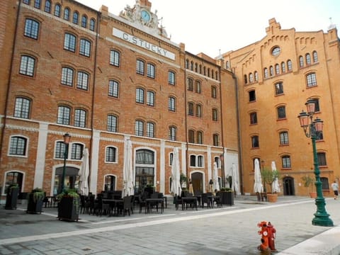 outdoor restaurant and pub of the Hotel