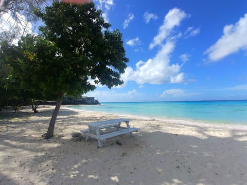 Beautiful Accra Beach - less than 5m walk from the cottage!