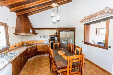 Enjoy the kitchen of this villa in Alhaurín el Grande