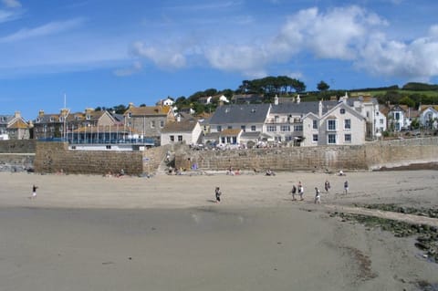 Marazion front - 200m from Jowders holiday cottage