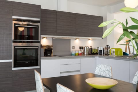 State of the art kitchen with Siemens fan oven, hob, microwave and dishwasher