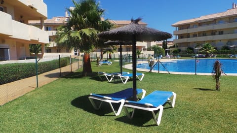 Sun loungers & Shades