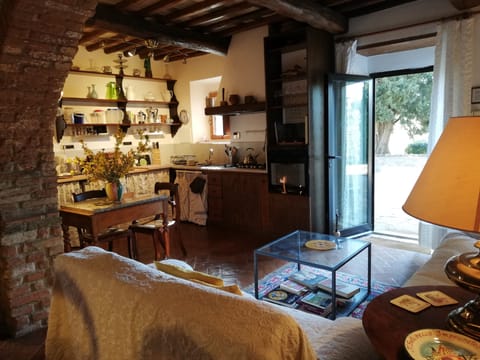 Villa MURGIANO's Lounge & spacious Summer Kitchen,  level with West entrance 