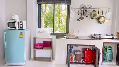 fully equipped kitchen