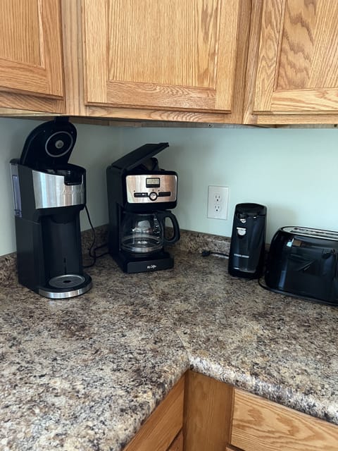 Drip coffee maker and Keurig type coffee maker