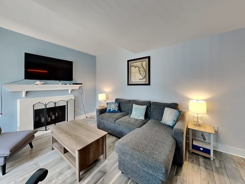 Welcome to Madeira Beach Yacht Club 215F!