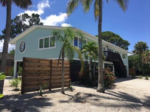 Gorgeous newly remodeled home perfect for families! Quiet street, bay access!