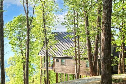 Red Rock Vista from the approaching driveway