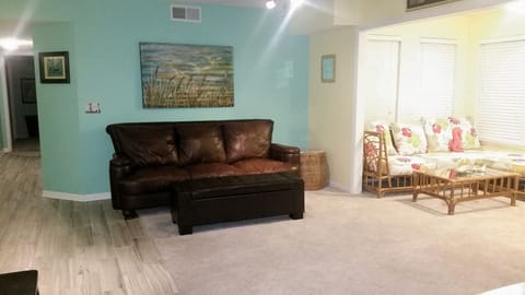 living room, sunroom