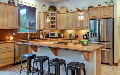 Granite countertops, stainless appliances and all your cooking essentials! 
