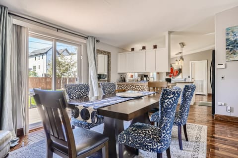 Dining Room, 6 chairs