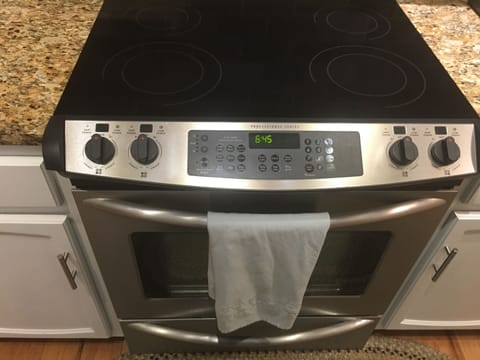 Flat Cooktop & Oven with Convection Cooking Option 