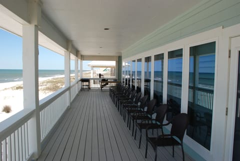 Plenty of seating on the Balcony with GREAT view of the Gulf waters!