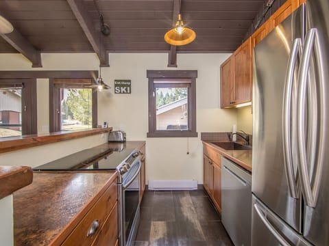 Enjoy the beautiful kitchen | Main Level