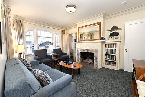 316CA Upper - Living Room Fireplace