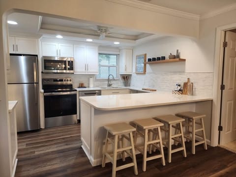 Kitchen/Breakfast Bar