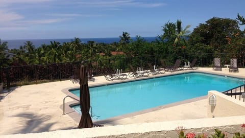 Country Club Villa Pool