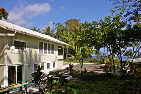 Ocean view from the back of the yard/property on a sunny Hilo day!