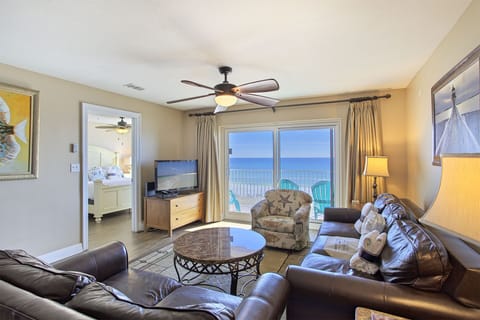 22-Emerald-Dunes-203-Living