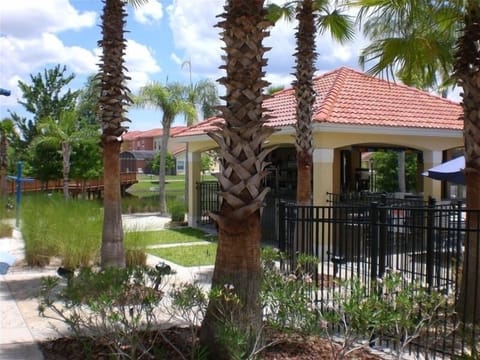 Tiki bar with great and affordable food and drink selection