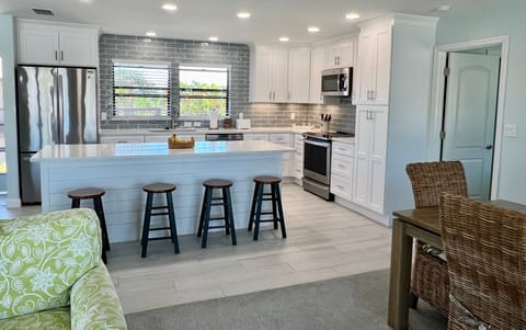 Kitchen/Breakfast Bar