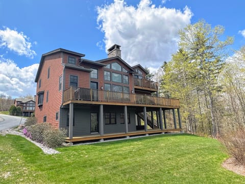 Enjoy presidential luxury at this ski-in ski-out mountainside home! Views of Mt. Washington, massive stone fireplace and bonus game/living room